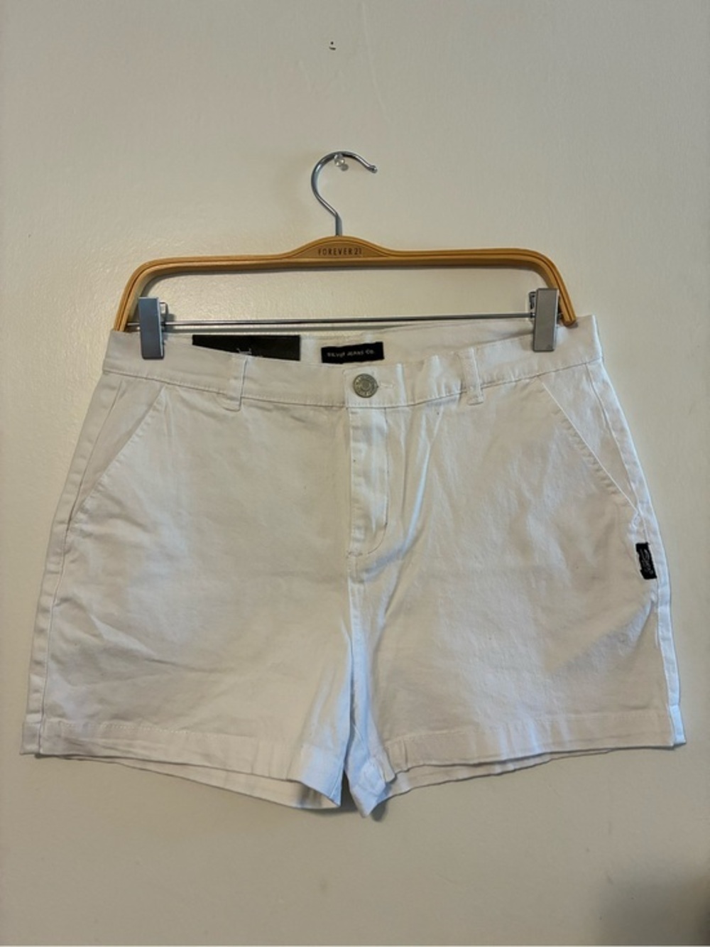 NWT Silver Jeans White Mid Rise Classic Fit Women's Shorts size 10 30